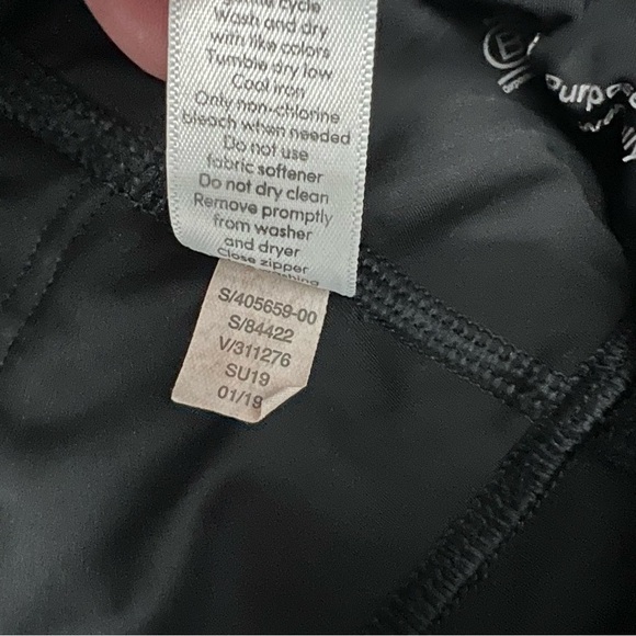 Athleta Stash Pocket Capri Leggings, black size small - Picture 6 of 6